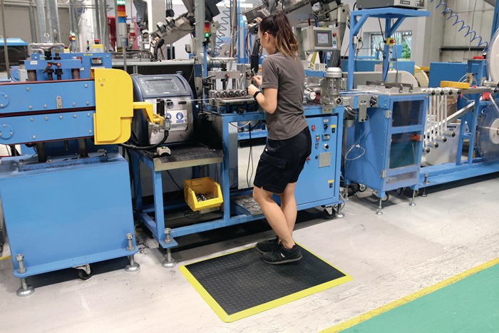 COBA Arbeitsplatzbodenbelag L900xB600xS18mm